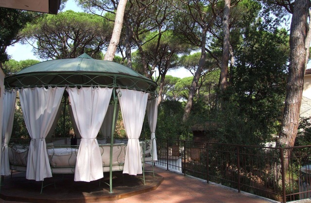 Beautiful apartment for 8 guests with WIFI, TV, patio and parking