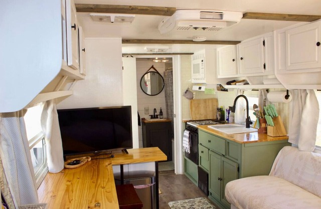 B&W RV Centrally Located