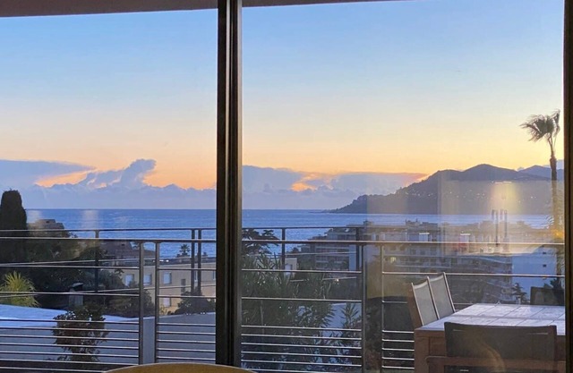 B002 - Superbe appartement avec Vue Mer et Piscine