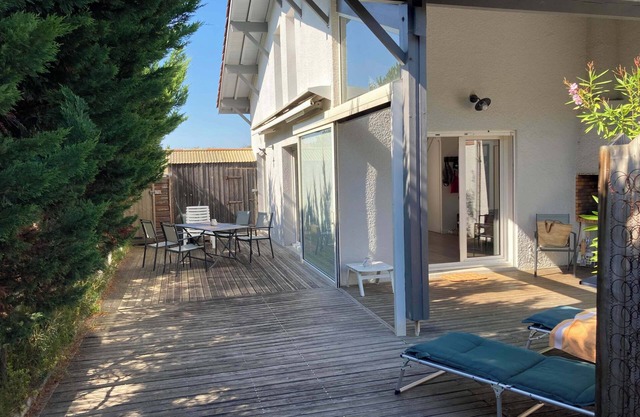 B01-Maison en duplex, jardin - terrasse, 1 parking, proche de l'océan