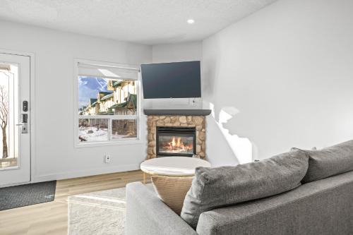 B233 Mountain View 2BD 2BT AC BonFire BBQ Townhome Close to Banff