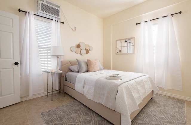 Back house Oasis: Quiet & Roomy