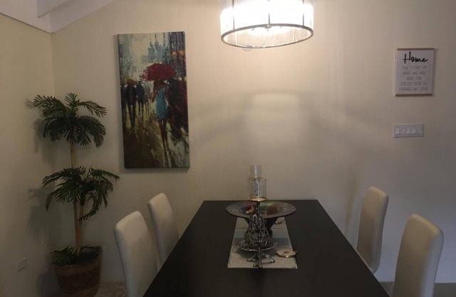 backyard oasis, hot water/Fully AC, 8 mins drive from Ocho Rios central