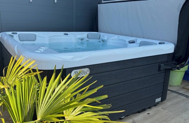 Baie de Somme escape with private spa