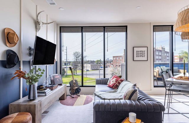 Balcony + 5Min to DT Nash | The Outrider 2BR Suite