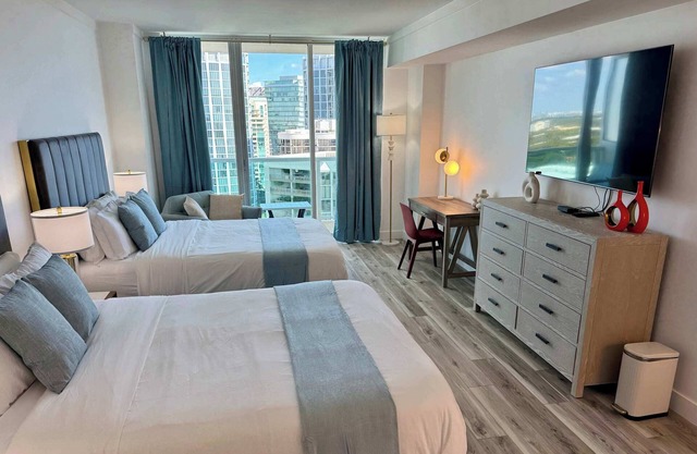 Balcony Ocean View ! Pool - WiFi - Gym - Parking