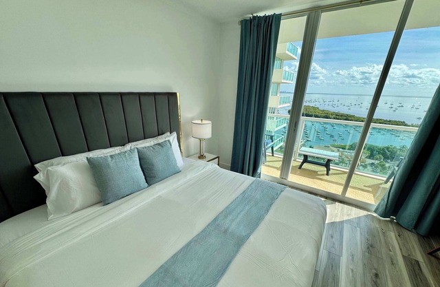 Balcony Ocean View ! Pool - WiFi - Gym - Parking