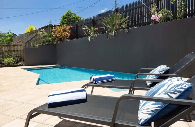 Balmoral Pool Home|City Skyline Views|Pet Friendly