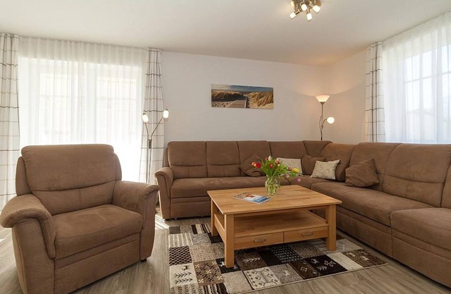 Baltic Sea vacation apartment with sunny south-facing balcony and WLAN - only 300 m to the beach! -