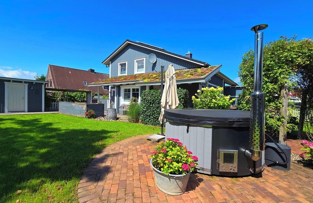 Baltic Sea vacation home Lille Hus 220sqm living space and 1,100sqm garden with hot tub