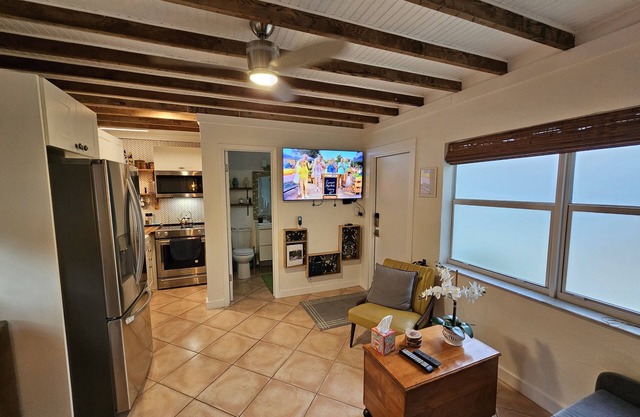 Bamboo Cottage: Tropical Vibe Beach-style Cottage