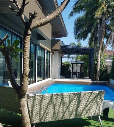 Banamphur Pool Villa