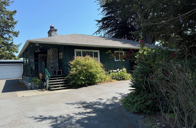 Bandon Beach Town Beauty! Close to Old Town, Bandon Beach & Bandon Dunes Golf!