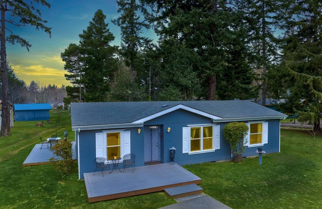 Bandon Bear Cottage - Quaint & Comfortable - Near All Attractions!