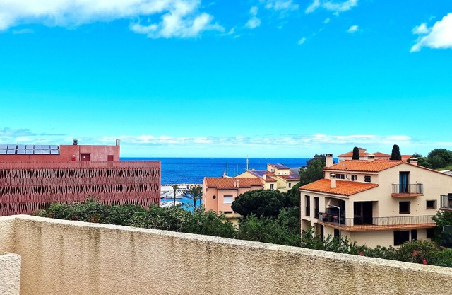 BANYULS-SUR-MER Studio Climatisé Proche Mer avec Parking et Terrasse