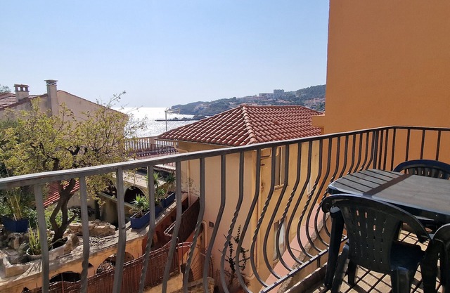 Banyuls-sur-Mer: Central 2BR Apartment with Terrace - Sleeps 5