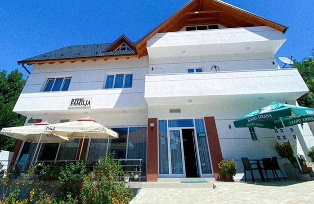 Bar-Restaurant-Hotel-Familja