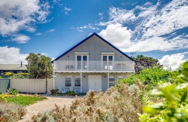 Barefoot Bungalow Middleton Escape