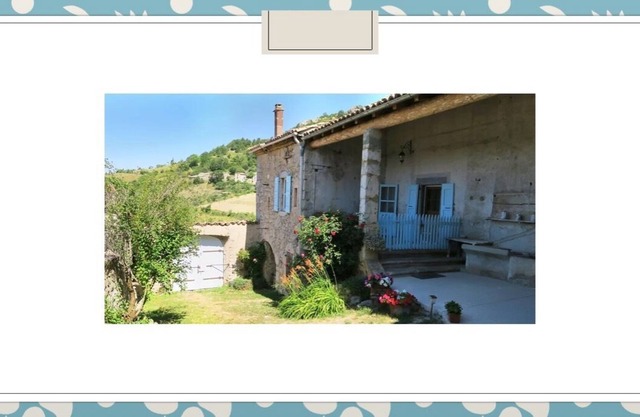 Barn-aux-volets-bleus authentic dromoise farm