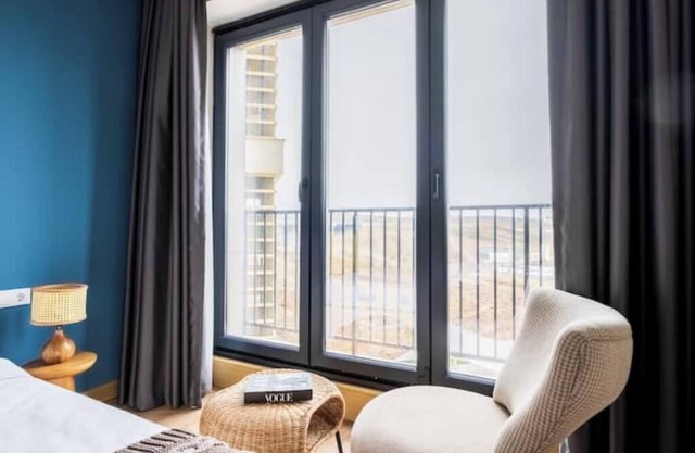 Basil - Spacious Design 1BR w/ Free Parking & Gym