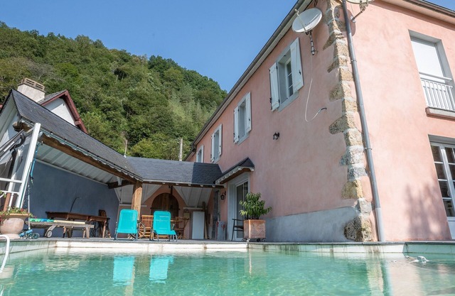 Basque house with swimming pool in Sainte Engrace