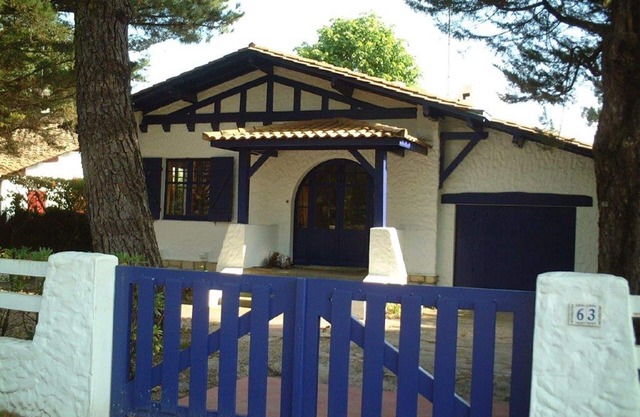 Basque villa renovated in 2025 - sleeps 6 - 400m from the beach and shops