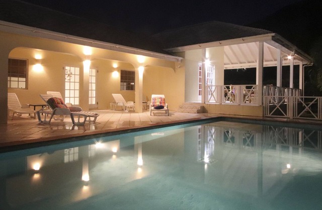 Bay House - 3 bedroom Villa, private pool and garden, near beaches