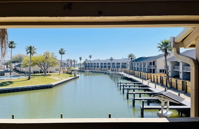 Bayhouse Townhouse Condo