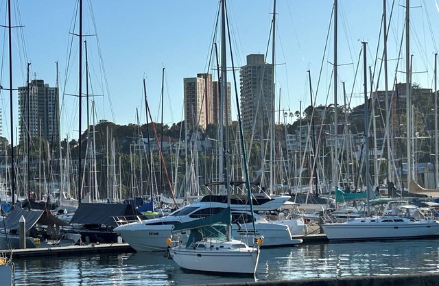 BAYSIDE BLISS - PRIVATE & TRANQUIL WITH VIEWS, AIR CONDITIONING, PARKING & LIFT