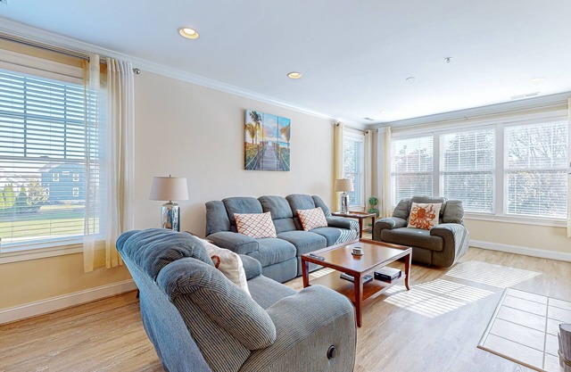 Bayside Resort condo w/shared pools, hot tub, sauna & tennis courts