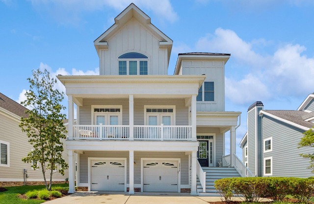 Bayside Resort house w/basketball court, private gas grill, tennis court