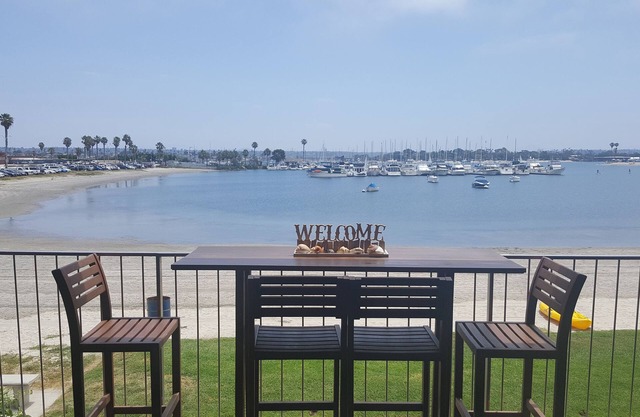 Bayside Waterfront Getaway