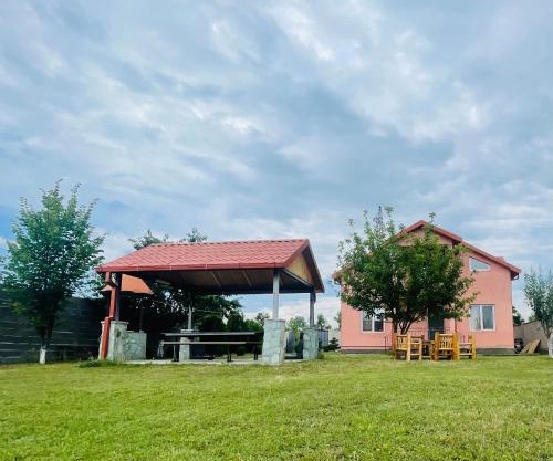 Bazaleti lake home