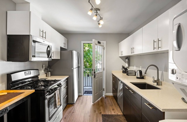 (BC1bE) Enjoy a Pet-Friendly and Clean Condo Near the Beltline