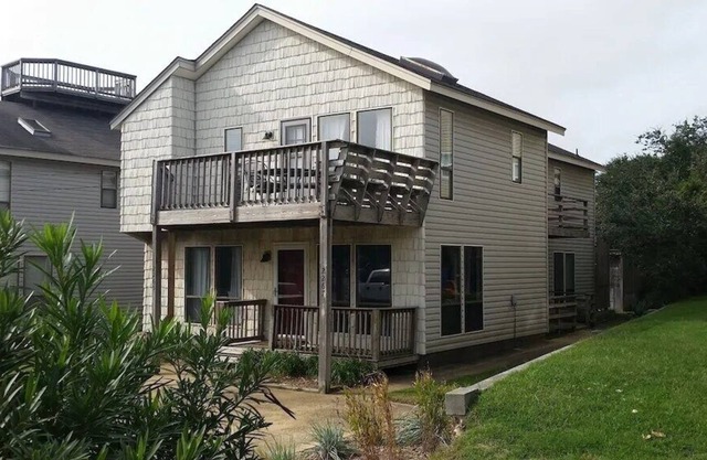 Be Happy Chesapeake Bay Home Steps Away from Beach Access by RedAwning