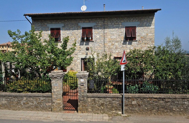 Beautiful apartment for 6 people with WIFI, terrace and parking, close to Greve In Chianti