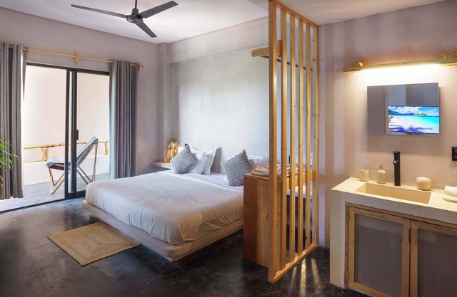 Beach 1 Min Pool AC Bedroom Cleaned Daily