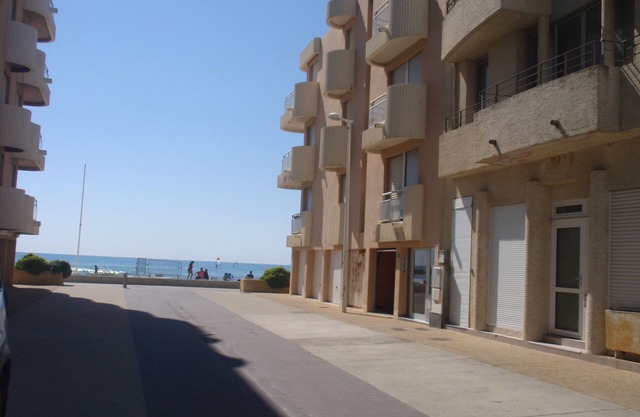 Beach 20 meters - Apartment Lattes