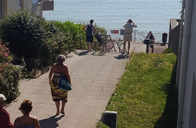 Beach 50m away with no street to cross.10-minute walk to town center.
