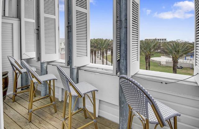 Beach and Gulf Views from the Center of Seaside!