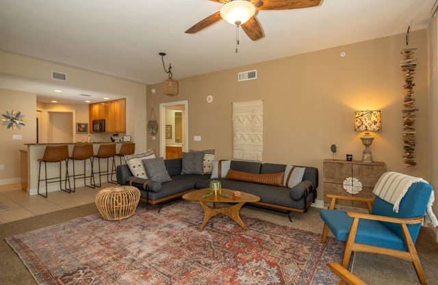 Beach Boho Condo in Great Location 1116