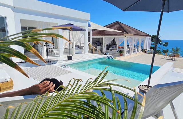 Beach Chic 2-Bedroom Villa – 100% 5-Star Rated - Luxury Redefined