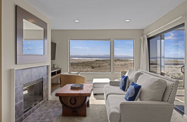 Beach Condo: Pelican 78