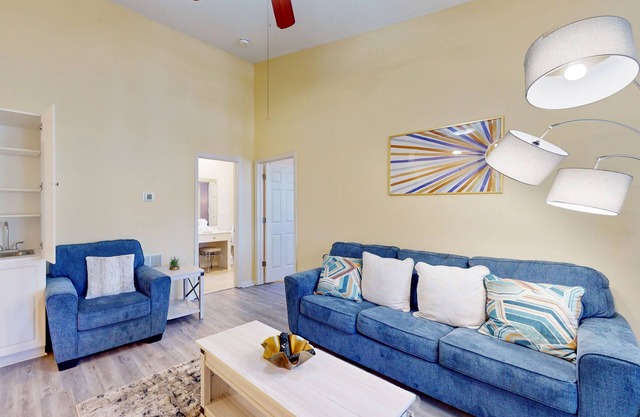 Beach condo with pool, volleyball court, on-site golf, & gym - snowbird-friendly