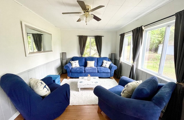 Beach cottage : 4 beds 2 baths : 200ft from the beach