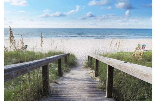 Beach Front sleeps 6 SPRING SUMMER WEEKLY ONLY!SATURDAY to SATURDAY ONLY PLEASE