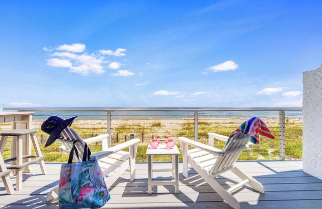 Beach front, Swimming Pool, Amazing Gulf Views!