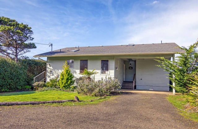 Beach House at Tillicum - Oceanfront