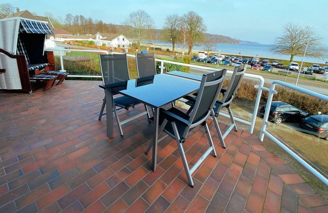 BEACH HOUSE - Dream apartment right on the beach with wonderful sea views