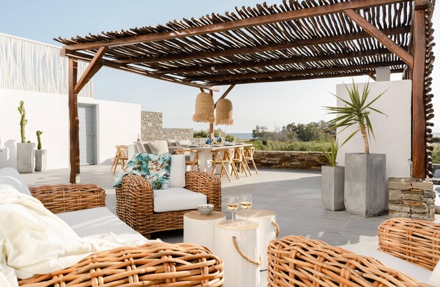 Beach House on Plaka Beach, Pool/Jacuzzi